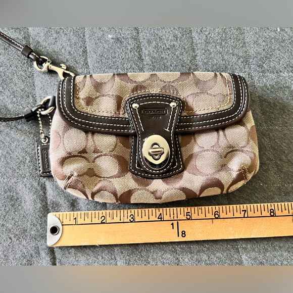 COACH VTG 90s Legacy Signature Turn Lock Brown Wristlet - Picture 9 of 10